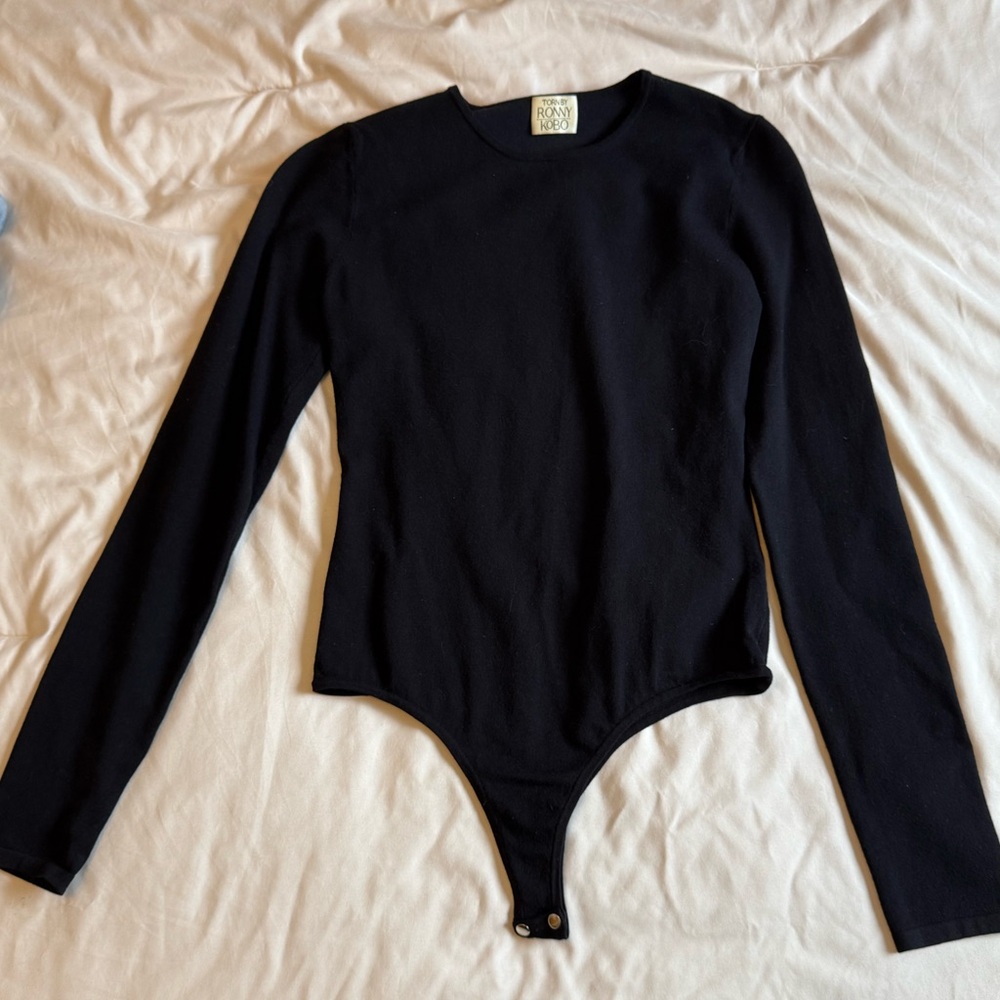 Torn by Ronny Kobo Keyhold Back